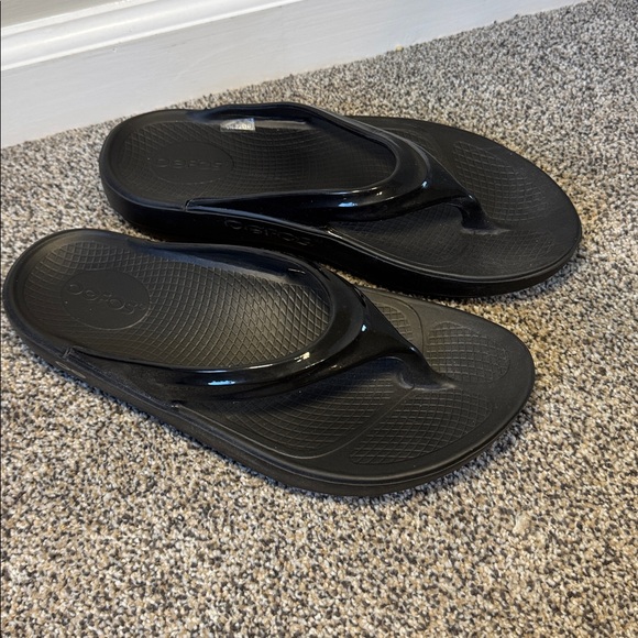 OOFOS OOlala recovery sandal black patent, 8 - Picture 3 of 10